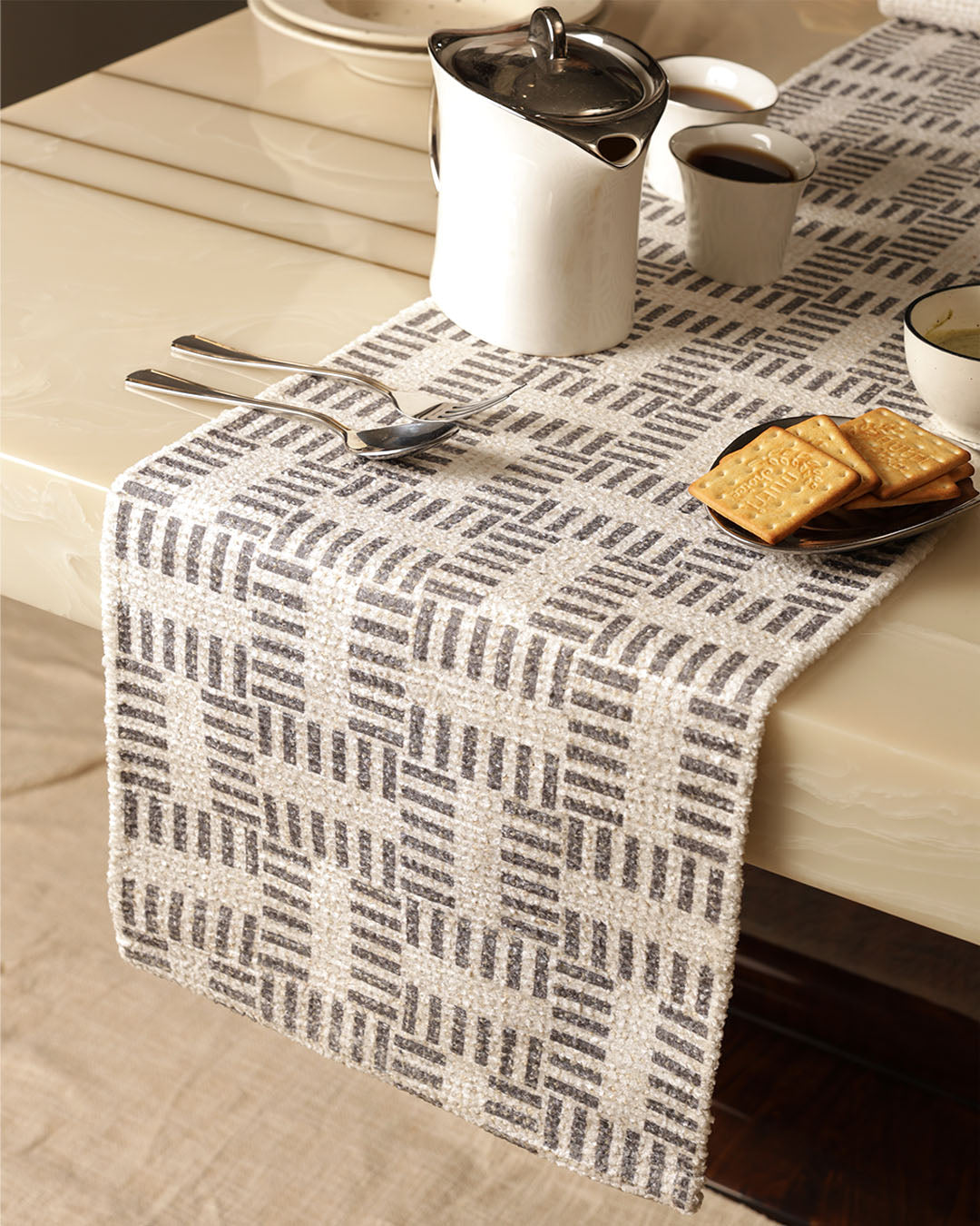 Mono Lattice Table Runner