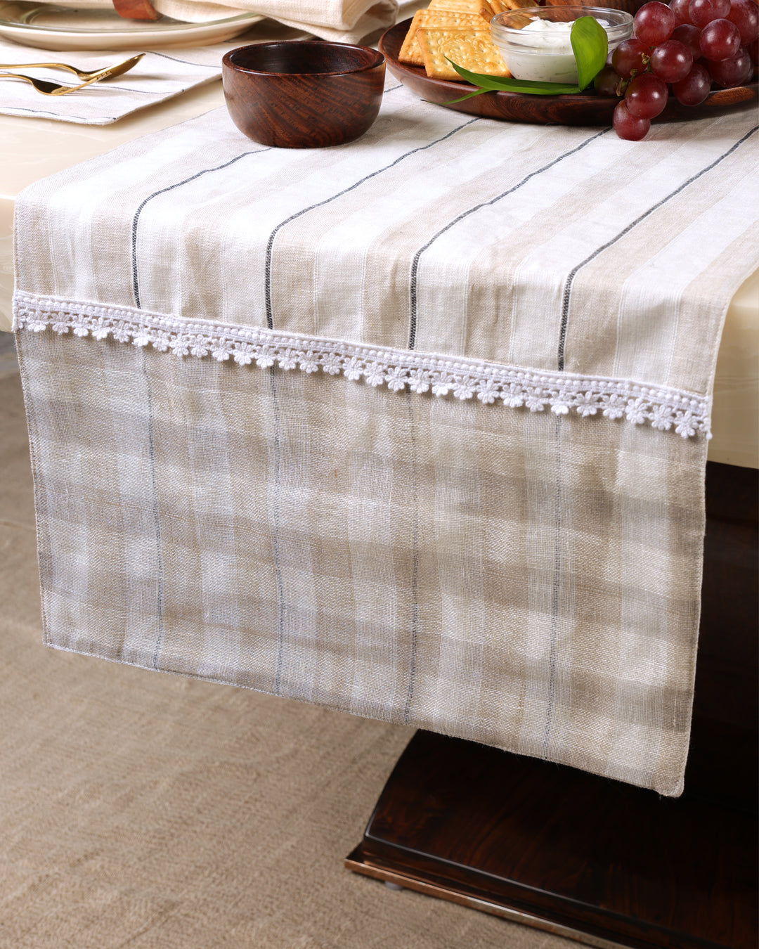 DAINTY LINEN