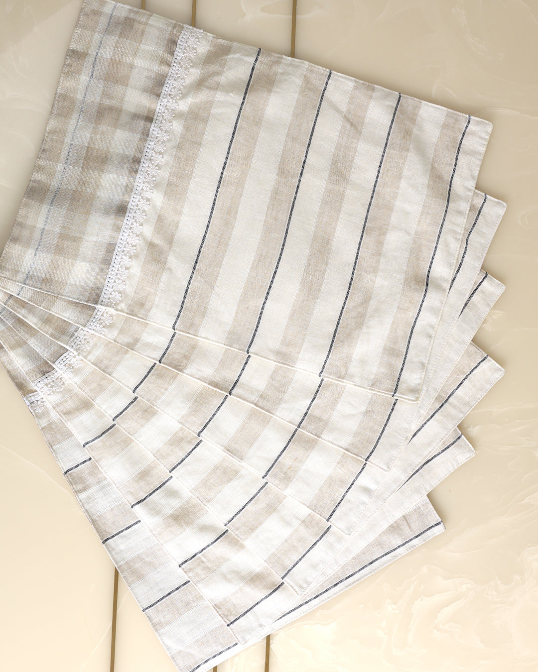 DAINTY LINEN