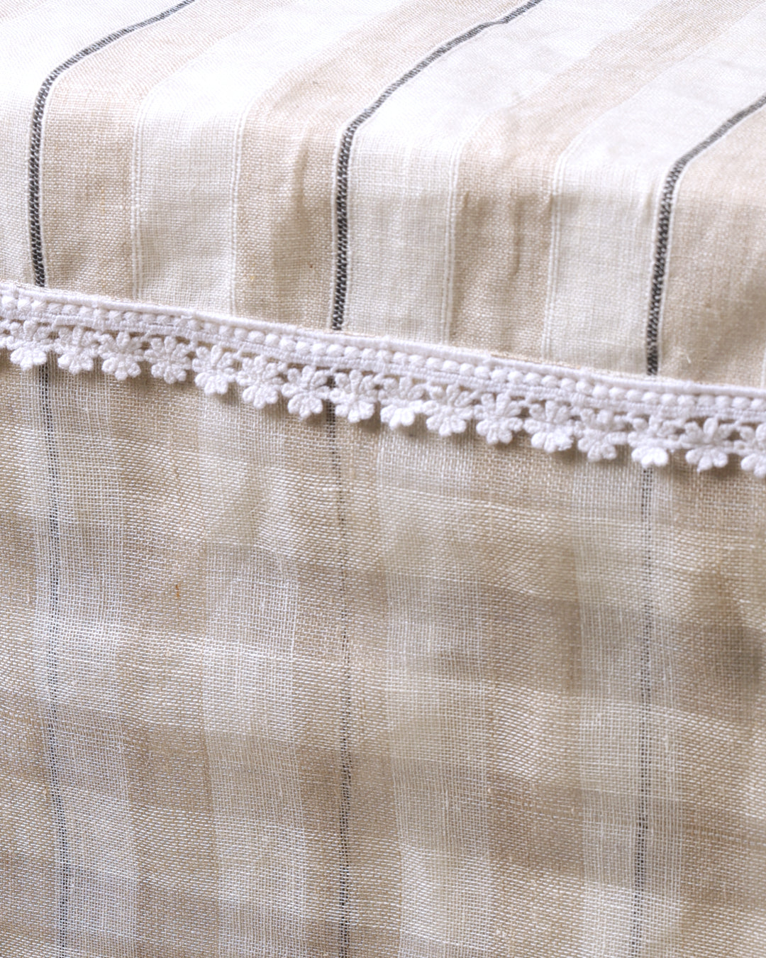 DAINTY LINEN